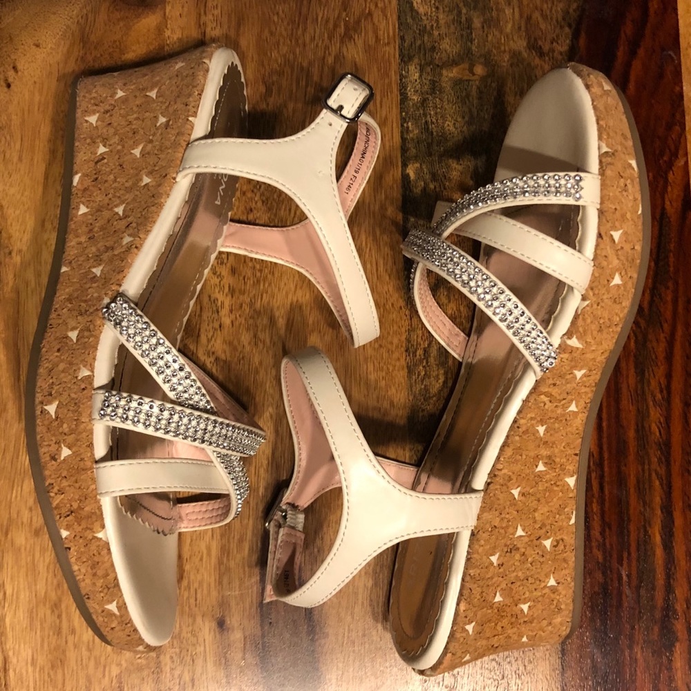 Girls white strappy sandals.